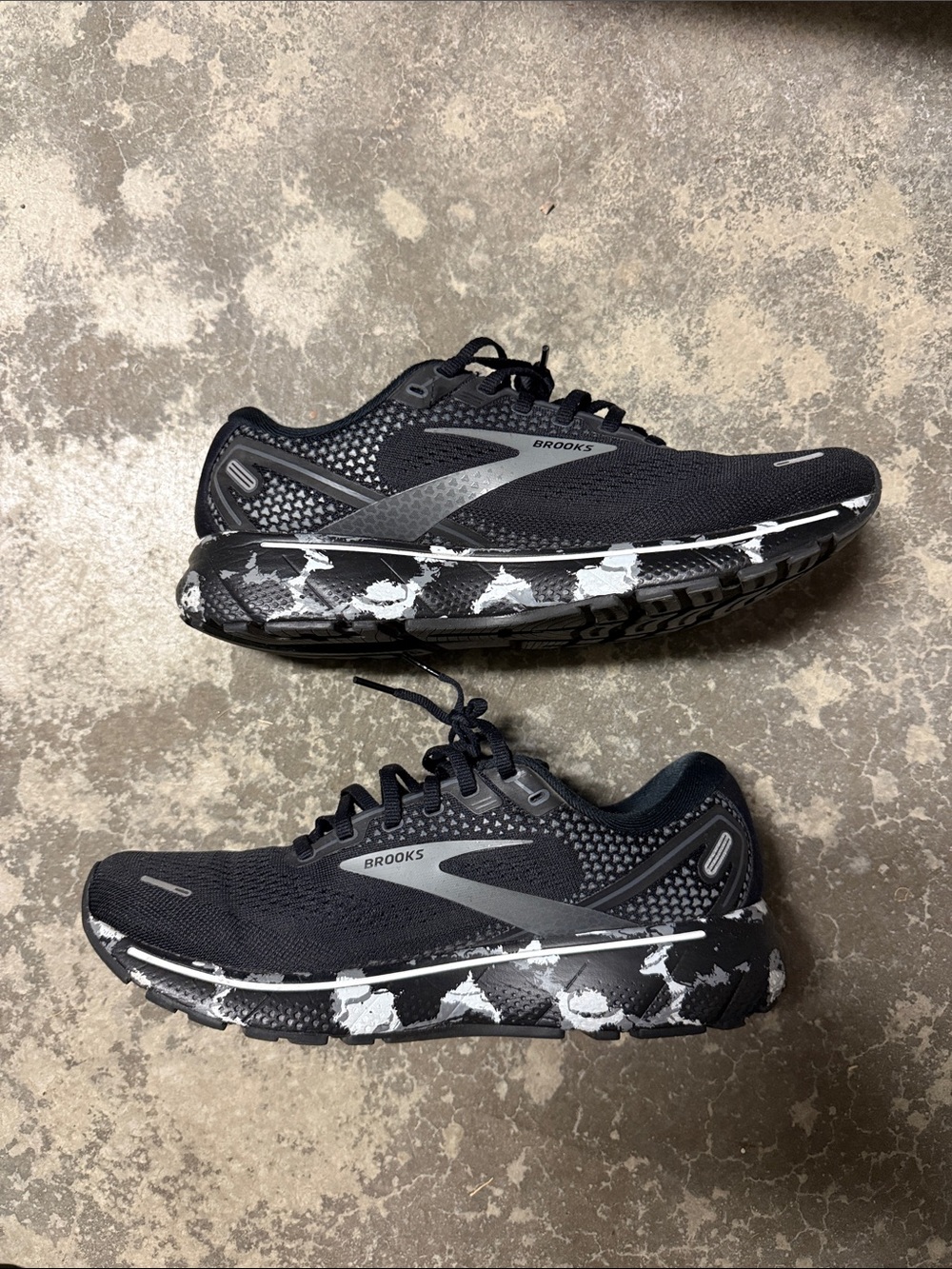 Brooks Ghost 14 Men's Running Shoes - Black and Gray - Picture 2 of 8